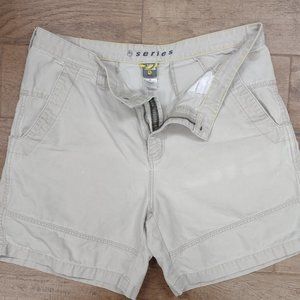 The North Face men's khaki shorts size 38